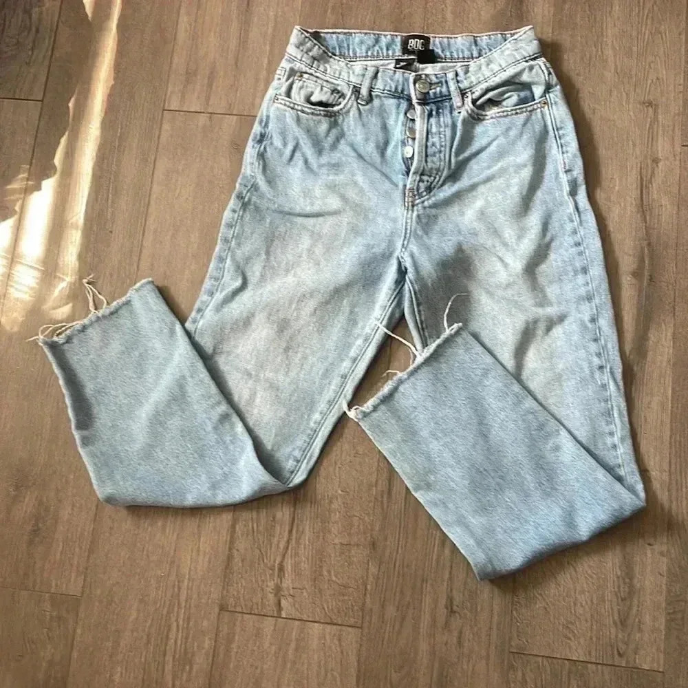 BDG High Rise Slim Straight Frayed Hem - Size 26 - EUC - Picture 2 of 4